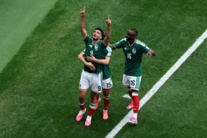 México con pie derecho en el Mundial y firme: 2-0 ante Sudáfrica y emoción de Raúl Jiménez